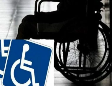 Μαθήτρια ΑΜΕΑ έχει αποκλειστεί από το σχολείο της - «Πρέπει να πέσω στα τέσσερα και να αρχίσω να σέρνομαι» (φωτο)